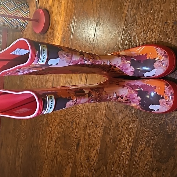 Hunter Shoes - Hunter Women's Multicolor Floral Rain Boots NWOT. Runs A Littl Big. I wear An 8